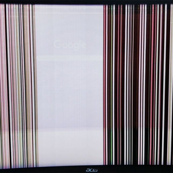 polosi na ekrane noutbooka ili monitora